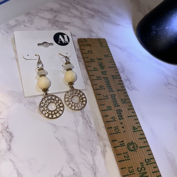 Shopko AJ Earrings NWT GOLD & Cream Dangle - Picture 3 of 4
